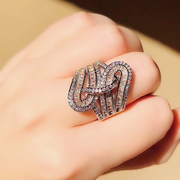 New Sterling silver shiny princess cut ring - Picture 2 of 2